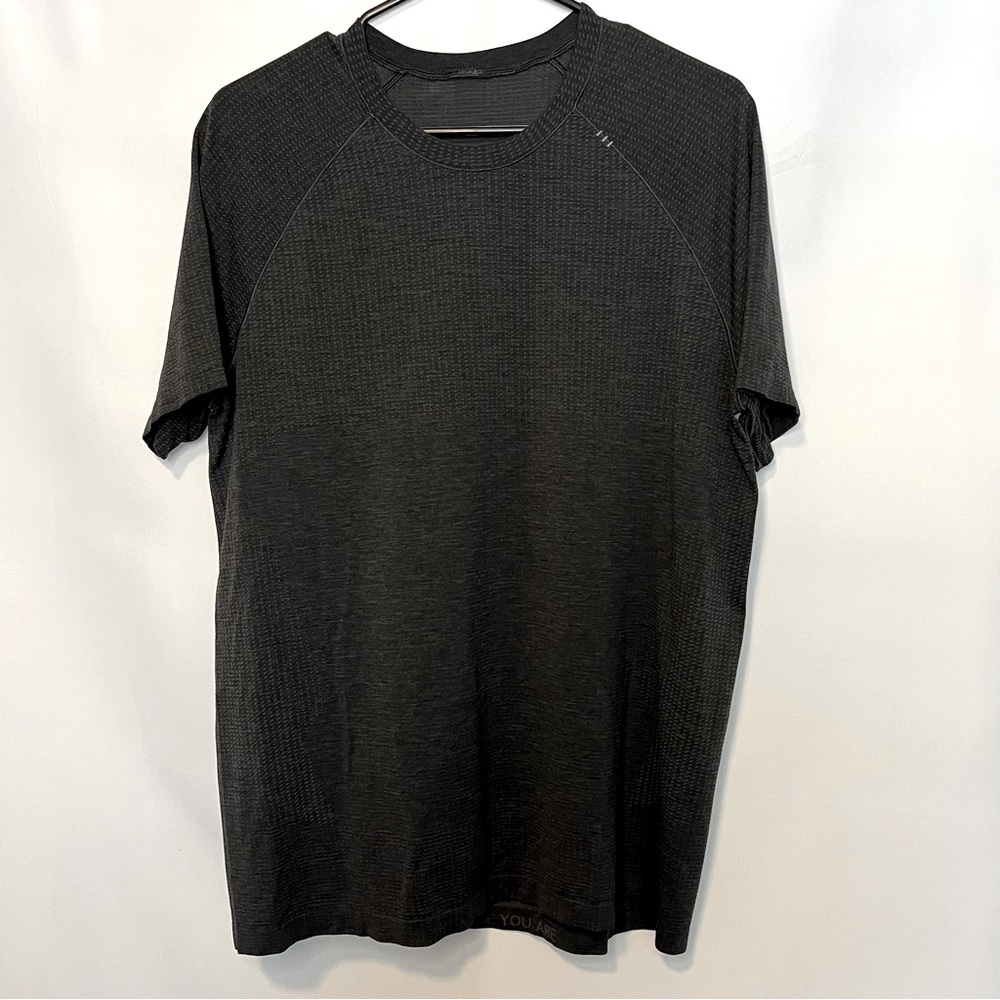 Lululemon Men’s Metal Vent Short Sleeve Tee, Black, Size L. 0159.